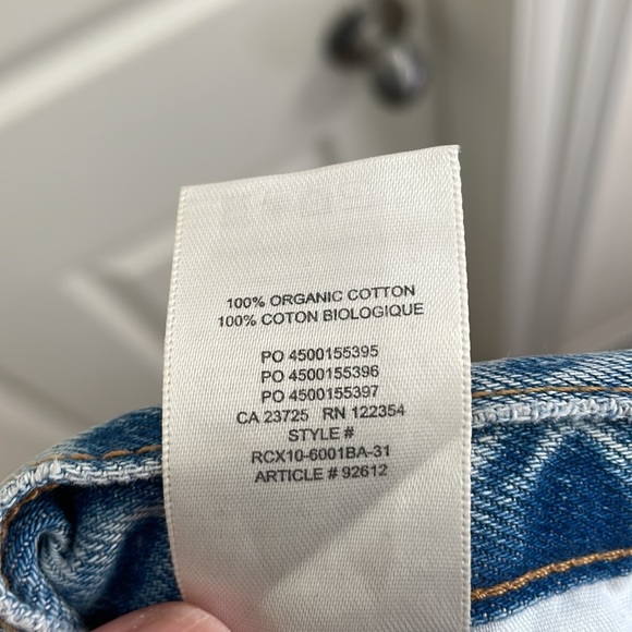 Aritzia Denim Forum - The BF High Rise Loose - Light Wash - L28 W29 - Picture 16 of 16